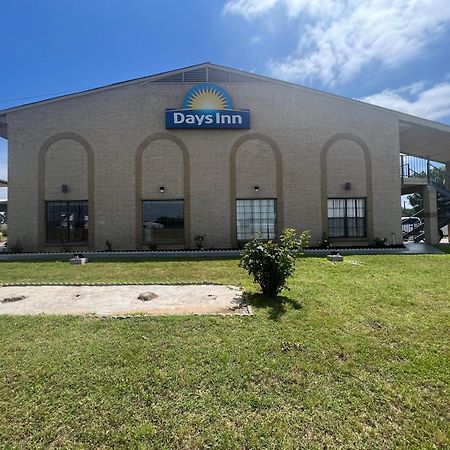 Days Inn & Suites By Wyndham - Canton First Monday Trade Days Extérieur photo