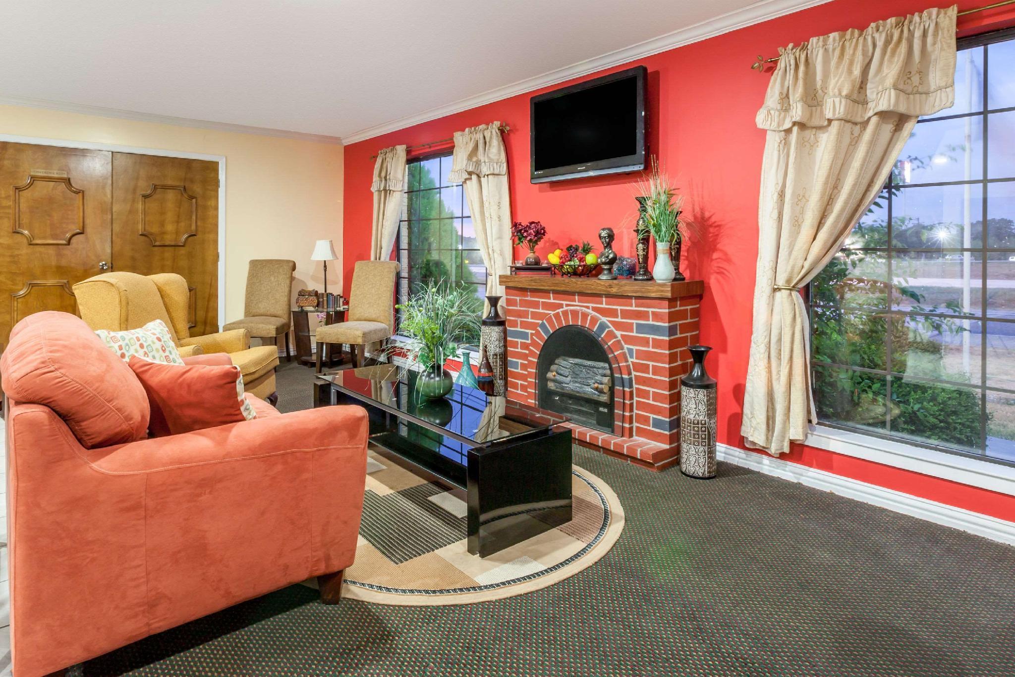 Days Inn & Suites By Wyndham - Canton First Monday Trade Days Extérieur photo