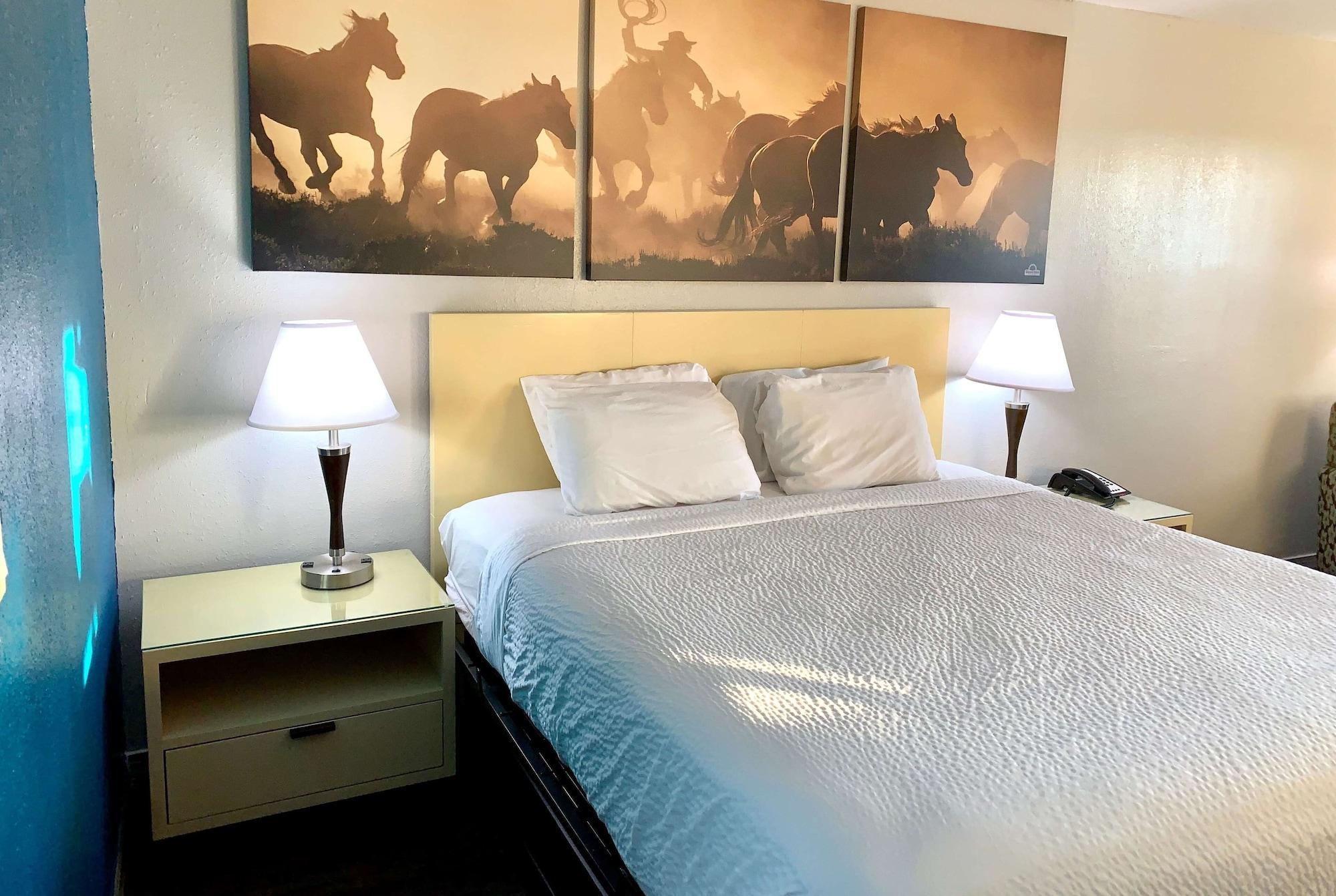 Days Inn & Suites By Wyndham - Canton First Monday Trade Days Extérieur photo