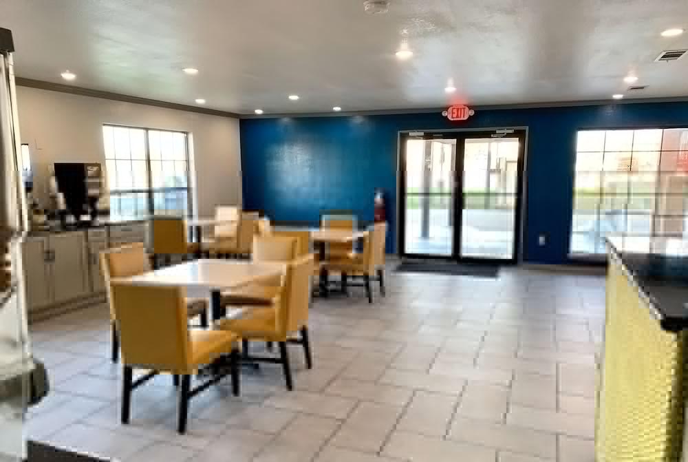 Days Inn & Suites By Wyndham - Canton First Monday Trade Days Extérieur photo