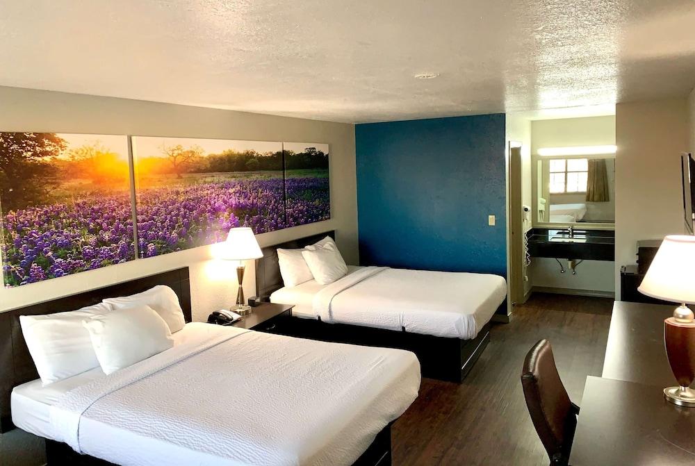Days Inn & Suites By Wyndham - Canton First Monday Trade Days Extérieur photo