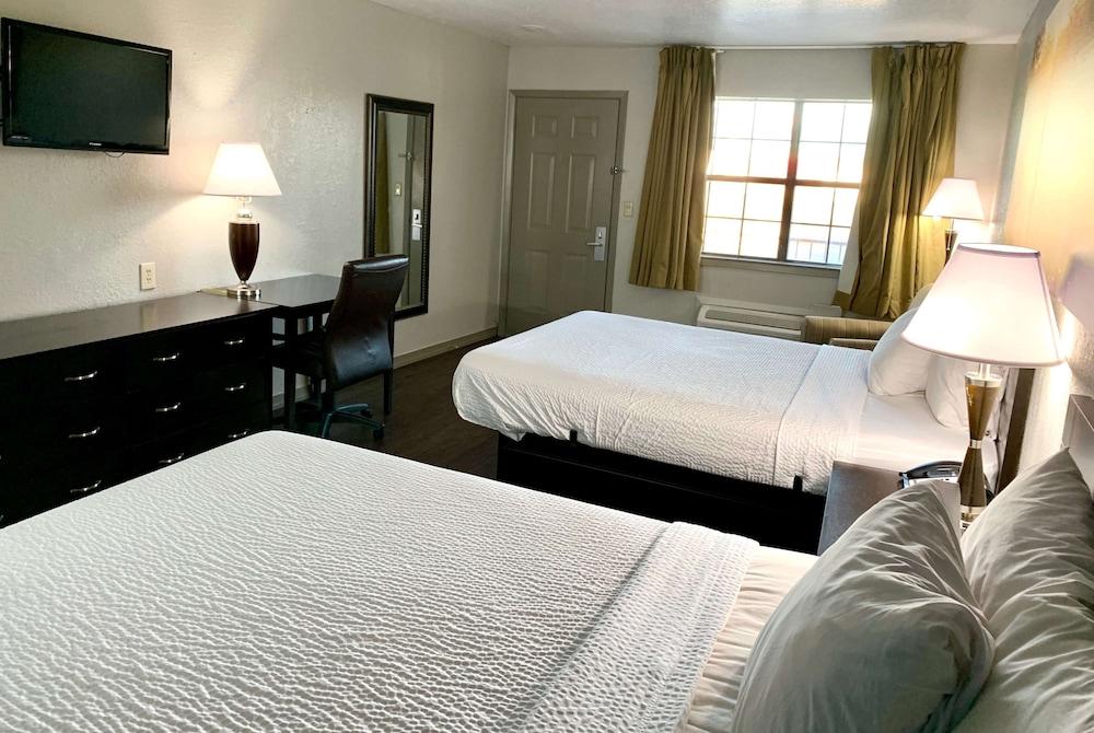 Days Inn & Suites By Wyndham - Canton First Monday Trade Days Extérieur photo