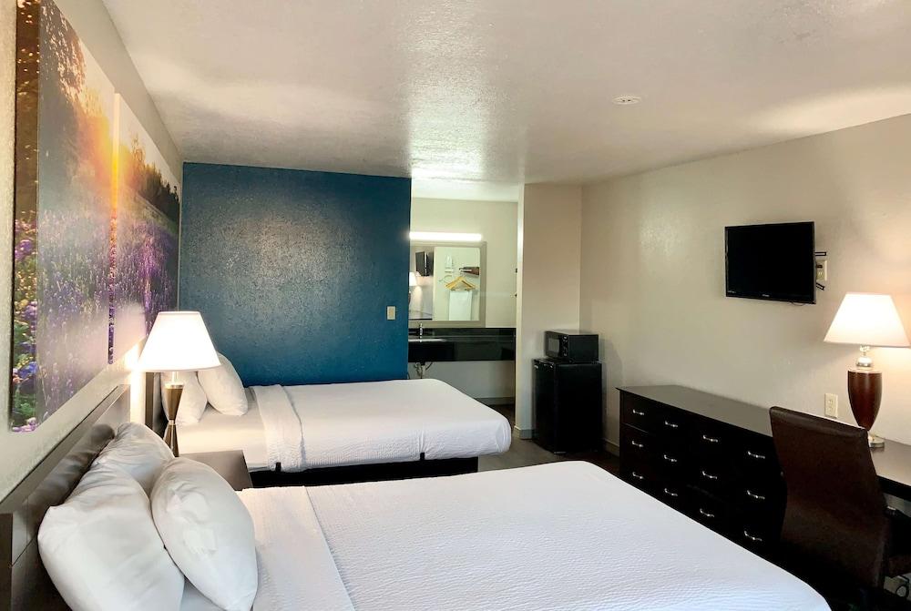 Days Inn & Suites By Wyndham - Canton First Monday Trade Days Extérieur photo