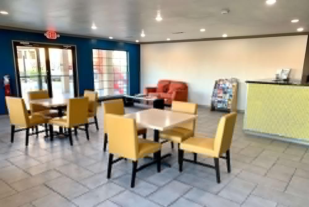 Days Inn & Suites By Wyndham - Canton First Monday Trade Days Extérieur photo