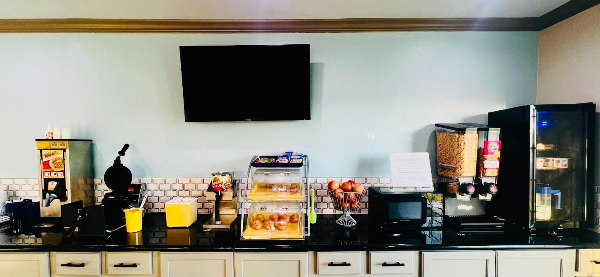 Days Inn & Suites By Wyndham - Canton First Monday Trade Days Extérieur photo