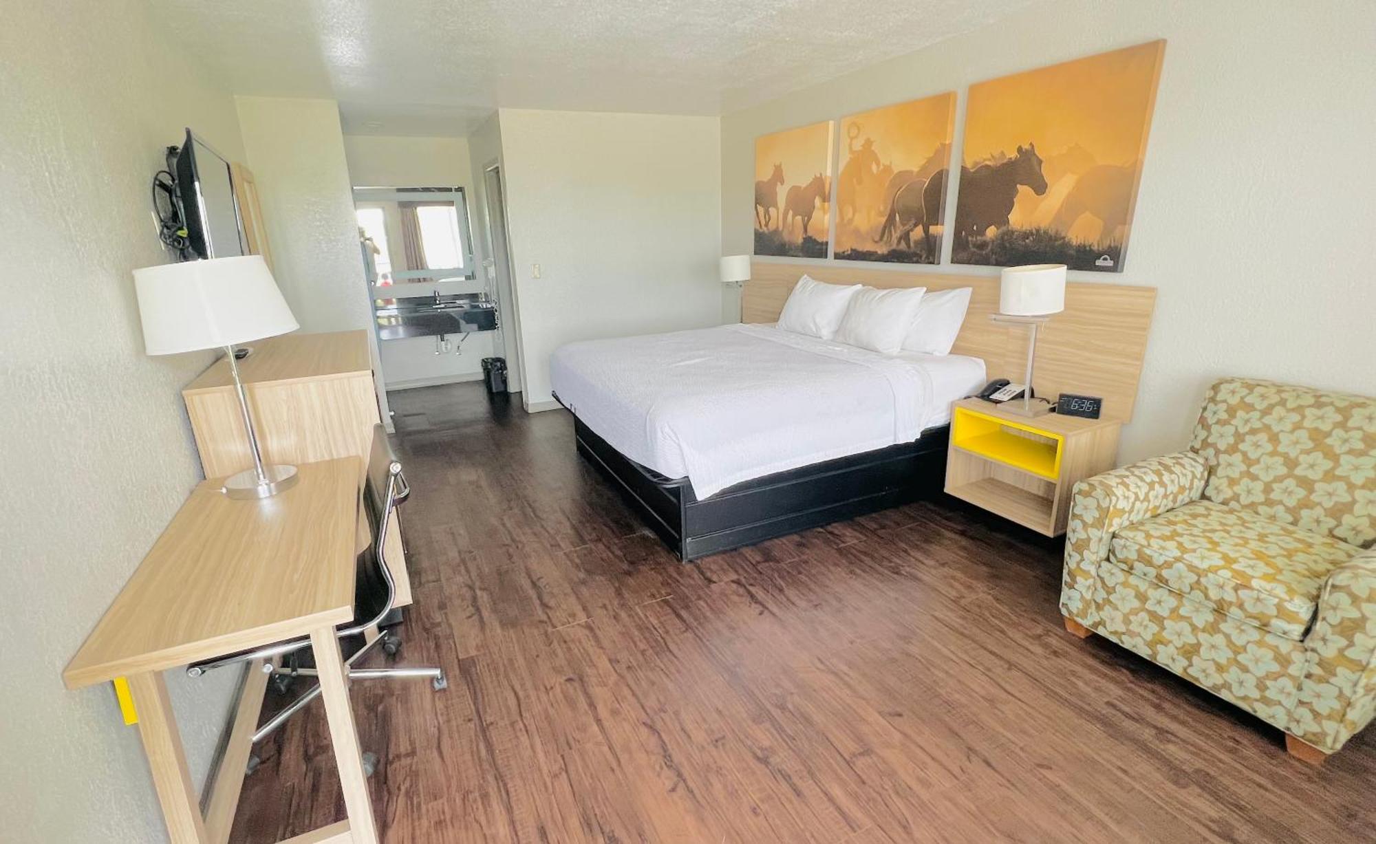 Days Inn & Suites By Wyndham - Canton First Monday Trade Days Extérieur photo